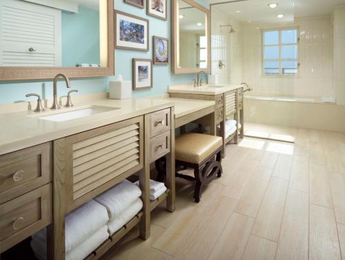 End Suite with Ocean and Pool View