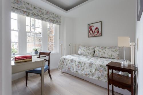 Tite Street VIII by onefinestay