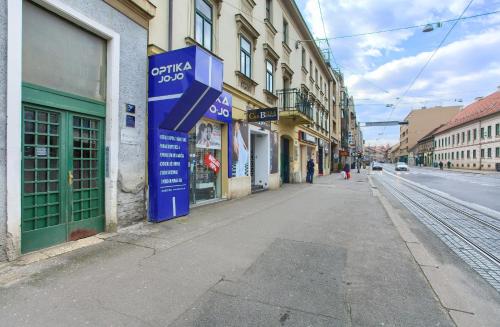 Logo apartments 5 min walk to main square 5