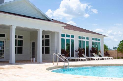All new townhouse in gated community sleeps 6 10 min to Disney
