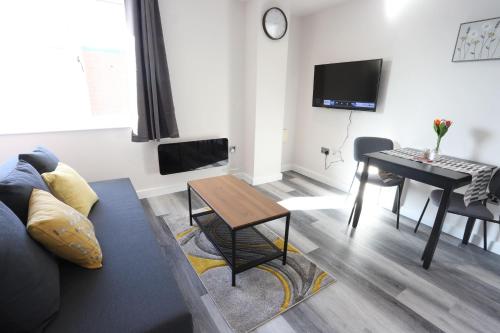 Birmingham NECAirport Interchange shortstay homebase - image 12