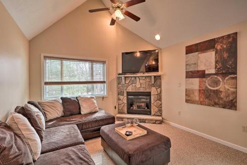 Family Poconos Home with Decks, 6 Mi to Skiing! in Albrightsville, USA