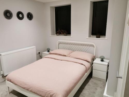 5 sleeps with kids play area and travel cot- 5 people and a baby max or 2 households - image 9