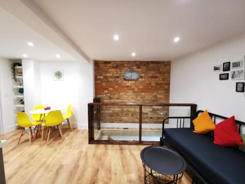 5 sleeps with kids play area and travel cot- 5 people and a baby max or 2 households - image 7