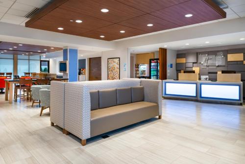Lobby, Holiday Inn Express and Suites Romeoville Joliet North in Romeoville (IL)