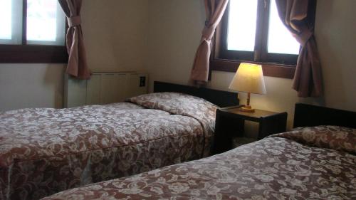 2 twin beds