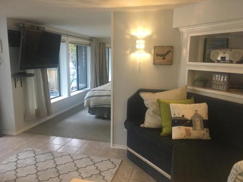 Long Lake Waterfront Bed and Breakfast in Nanaimo, Canada