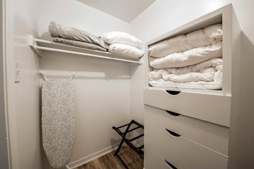 WanderJaunt - Tarlton - 1BR - West Campus - image 8