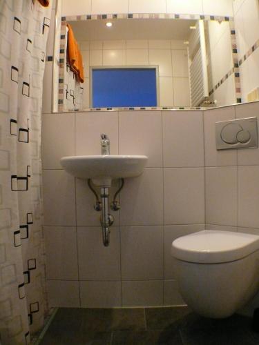 Bathroom, Hotel Garni Pension Ruth in Mutterstadt
