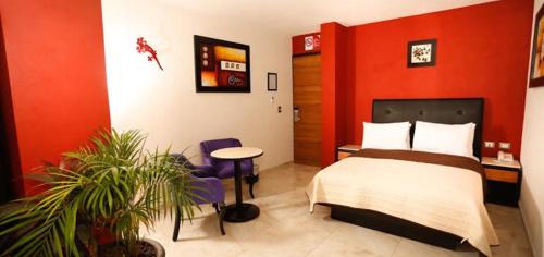 Hotel Leones Stop at Hotel Leones to discover the wonders of Puebla de Zaragoza. The property features a wide range of facilities to make your stay a pleasant experience. Service-minded staff will welcome and guid
