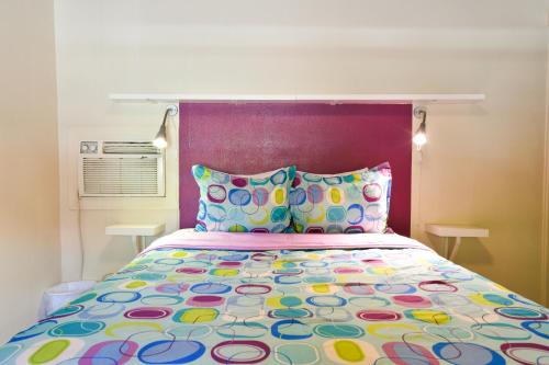 Lodge 3 - Downtown location. Studio with shared hot tub. Minutes to Arches N.P. - main image