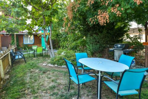 Lodge 3 - Downtown location. Studio with shared hot tub. Minutes to Arches N.P. - image 8
