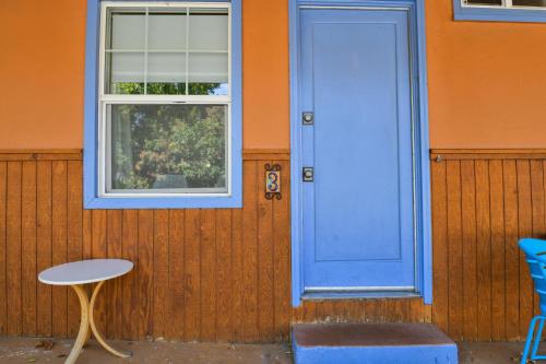 Lodge 3 - Downtown location. Studio with shared hot tub. Minutes to Arches N.P.