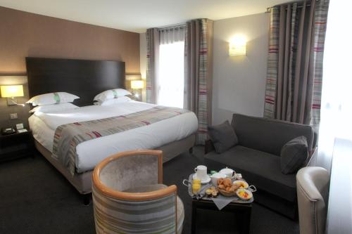 Holiday Inn Paris Montmartre an IHG Hotel - image 2