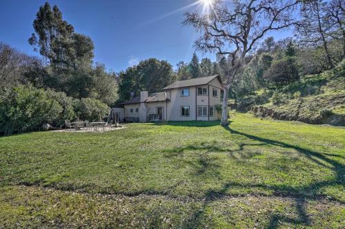 Waterfront Clearlake Retreat with Dock and Kayaks - image 4