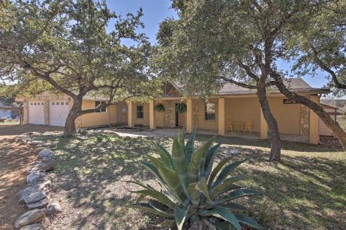 Stunning Canyon Lake Home with Deck Hot Tub and Kayak! - image 8
