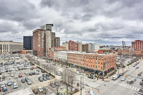Dwtn Condo Walk to Stadiums Museums Bars and More - image 35