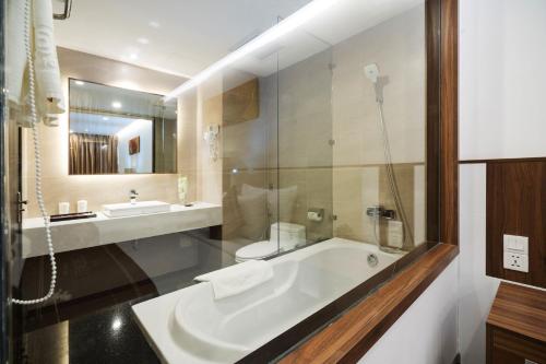 room detail thumbnail 2