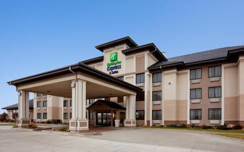 Holiday Inn Express & Suites - Worthington, an IHG Hotel