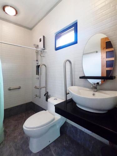 room detail thumbnail 2