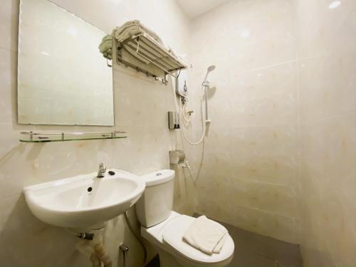 Bathroom, Carlsun Hotel in Senai / Airport