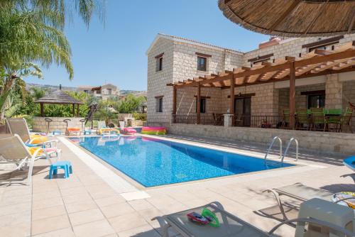 Stephanie Villa in Simou