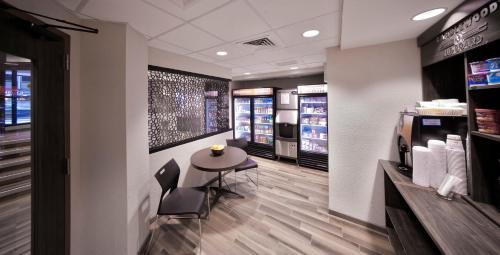 Candlewood Suites Baltimore - Inner Harbor an IHG Hotel - image 18