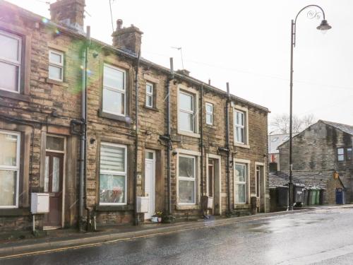 Over-Under Cottage in Holmfirth