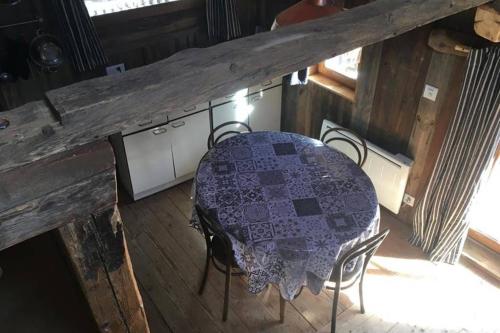  La cabane de l´homme tranquille in Le Trétien