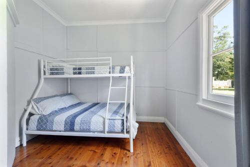 Calm Waters Waterfront Cottages Room Type - Bungalow - Water Front 