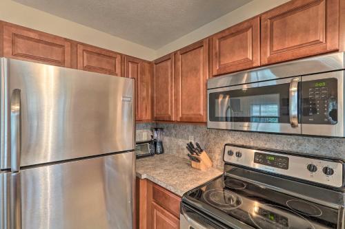 Family Poconos Home with Decks, 6 Mi to Skiing! in Albrightsville, USA