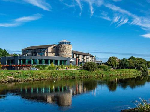 . Riverside Park Hotel