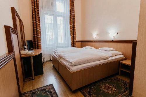 Tisza Hotel Tisza Hotel is conveniently located in the popular Szeged City Center area. The property offers guests a range of services and amenities designed to provide comfort and convenience. Service-minded sta