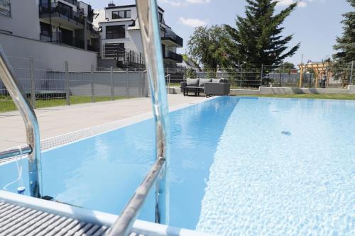 Red Flower Apartment with Pool - 5 min to Lake, Vídeň (fotografie 9)
