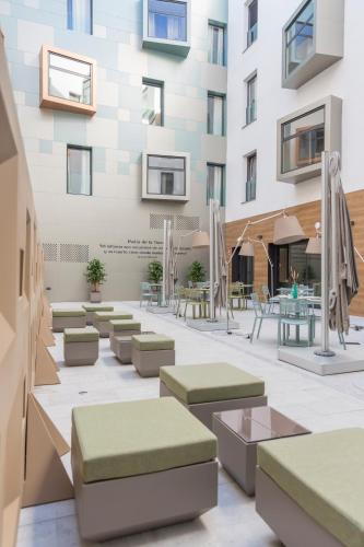 Hotel Macià Sevilla Kubb - image 4