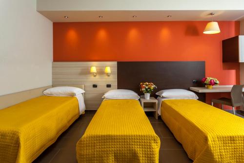 Triple Room image 3