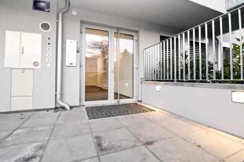Yellow Flower Apartment with Pool - 5 min to Lake, Vídeň (fotografie 6)