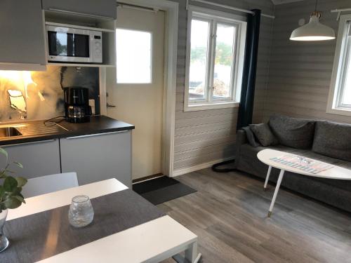 2 bedrooms, 5 beds