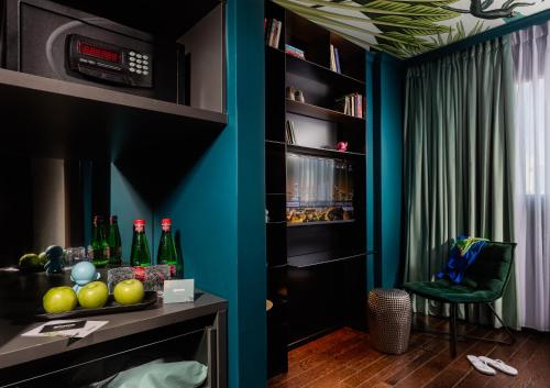 room detail thumbnail 1