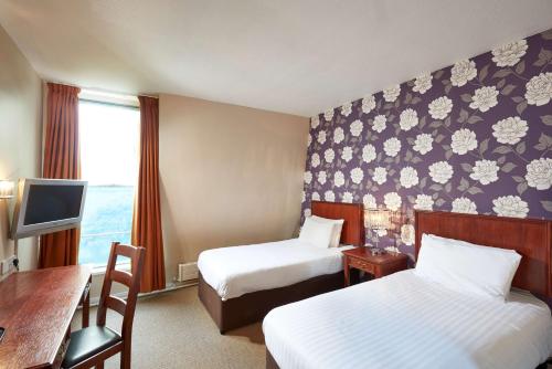 St James Hotel - image 2