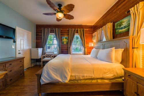 Seascape Tropical Inn
