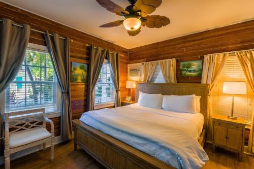 Seascape Tropical Inn