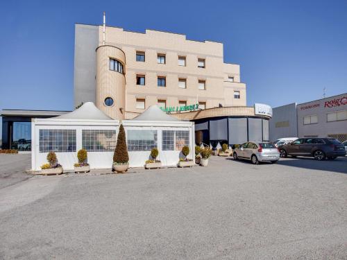 OYO Hotel Restaurante Blanc I Negre 2 - 출입구