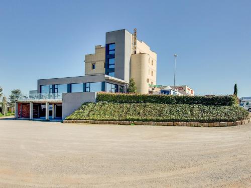 OYO Hotel Restaurante Blanc I Negre 2 - 출입구