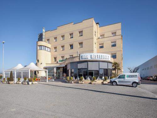 OYO Hotel Restaurante Blanc I Negre 2 - 출입구