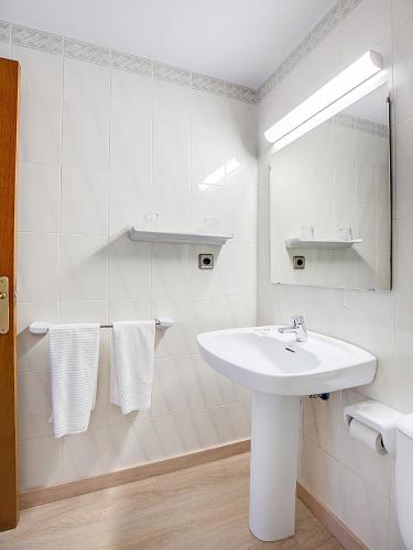 OYO Hotel Restaurante Blanc I Negre 2 - 화장실
