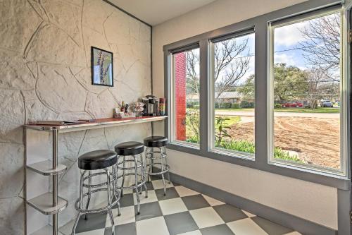 Retro Updated Blanco Abode - Steps to Main Street! in Blanco, USA