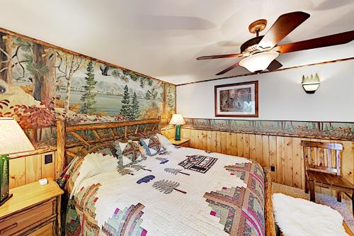 New Listing! Amazing Moonridge Getaway with Decks home - main image