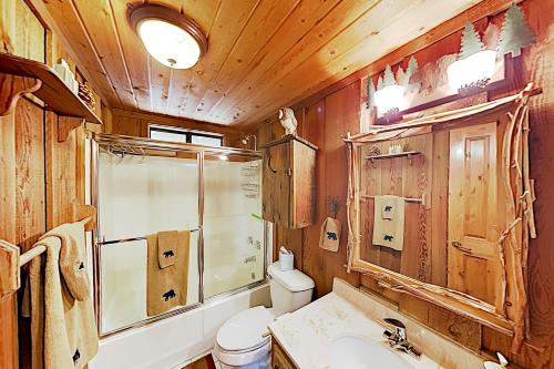 New Listing! Amazing Moonridge Getaway with Decks home - image 2