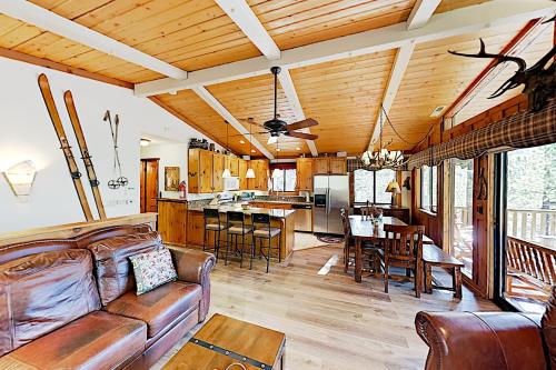 New Listing! Amazing Moonridge Getaway with Decks home - image 4